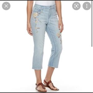 Gloria Vanderbilt “Jordyn” All Around Slimming Effect Embroidered Capri Jeans